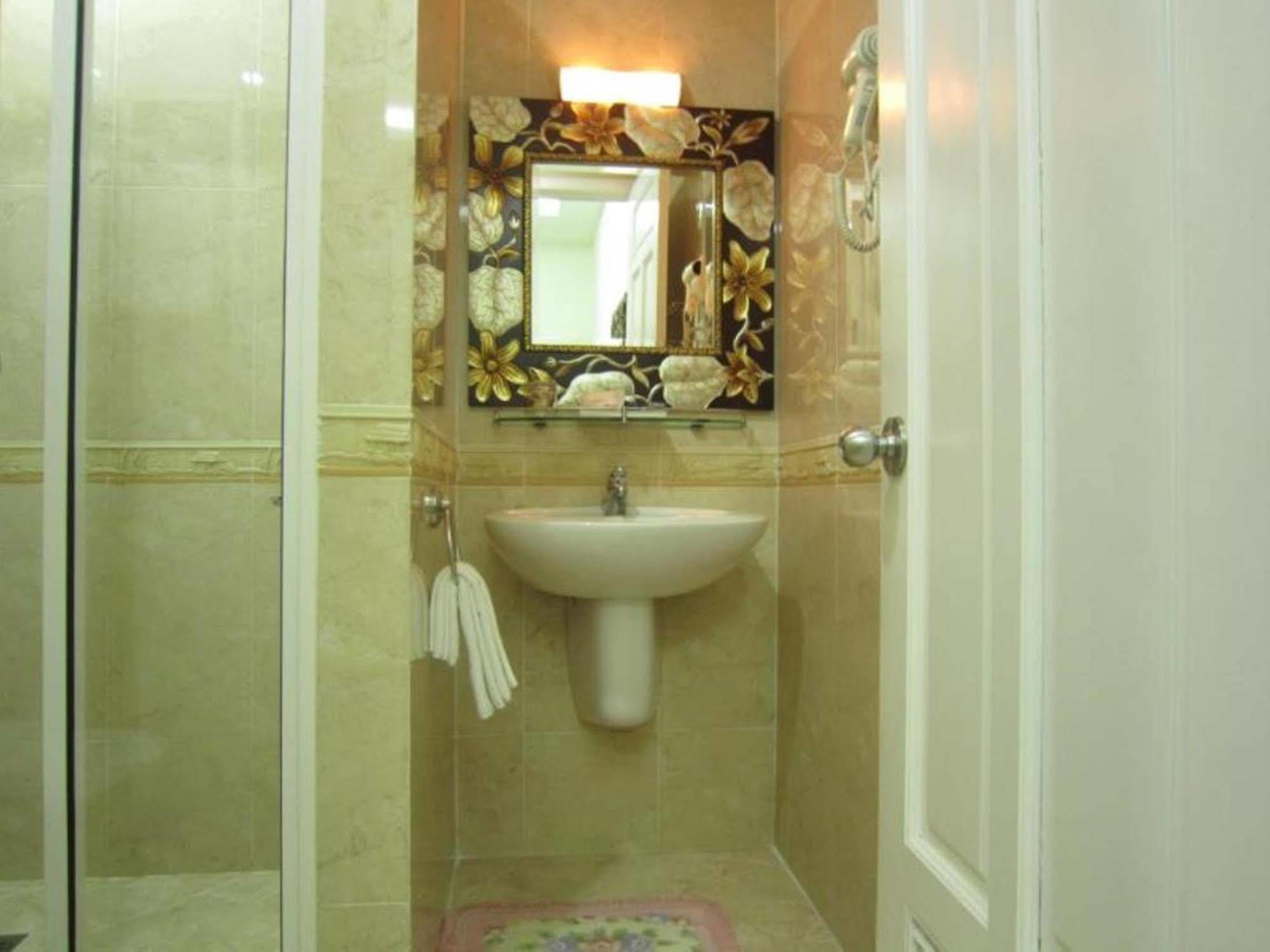 Hoang Thanh Thuy Airport Hotel 1 - Gan Am Thuc Dem Cho Hoang Hoa Tham Bandar Ho Chi Minh Luaran gambar