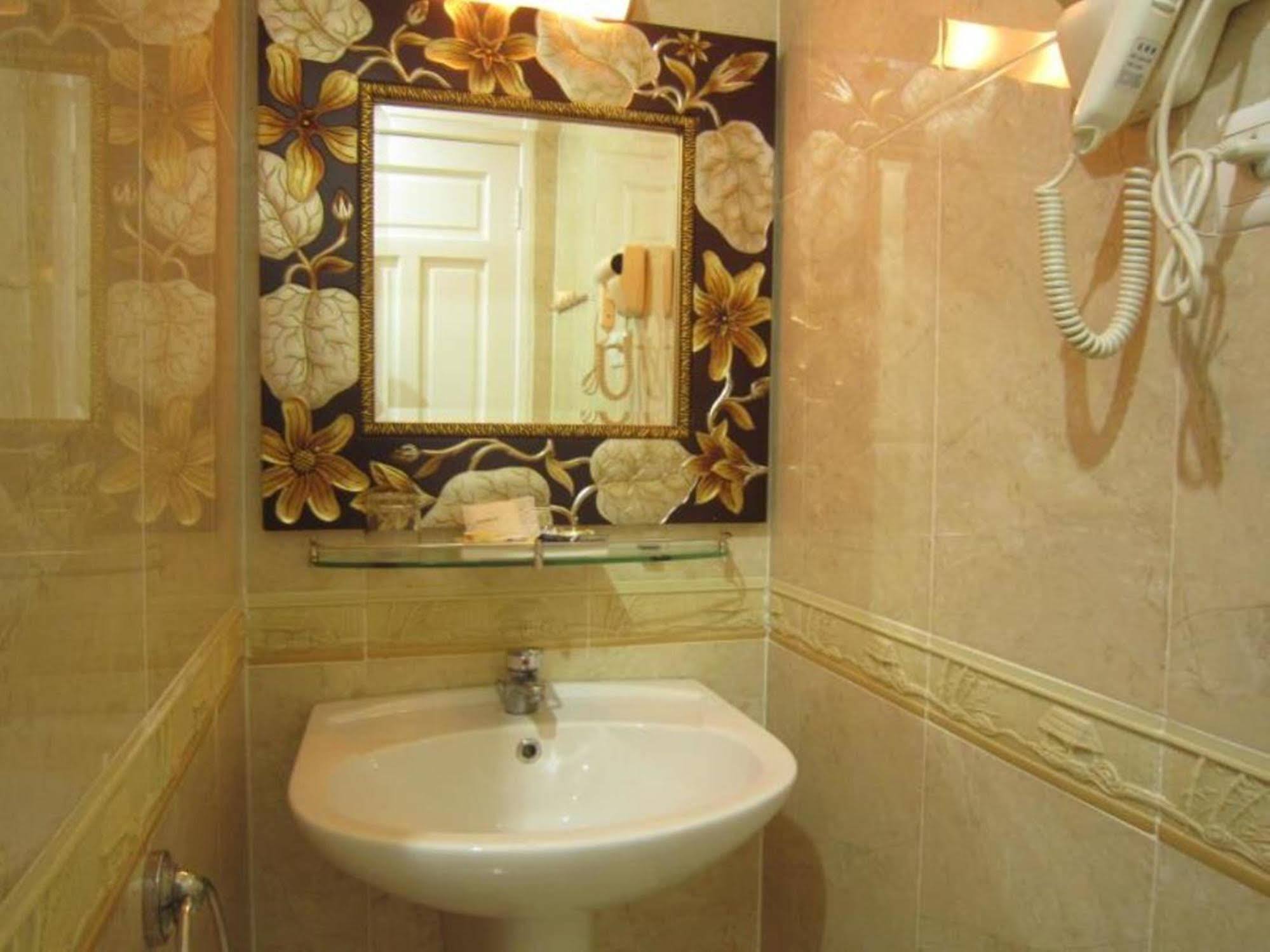 Hoang Thanh Thuy Airport Hotel 1 - Gan Am Thuc Dem Cho Hoang Hoa Tham Bandar Ho Chi Minh Luaran gambar