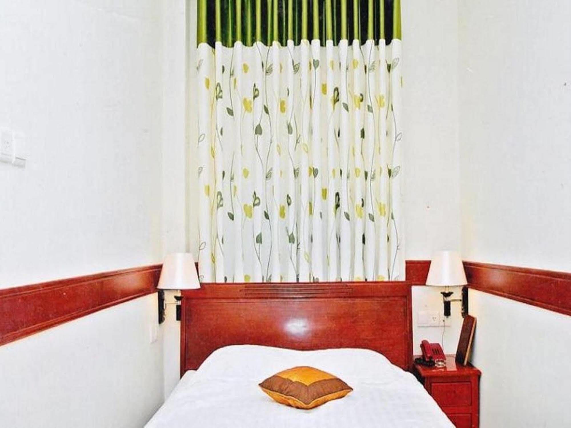 Hoang Thanh Thuy Airport Hotel 1 - Gan Am Thuc Dem Cho Hoang Hoa Tham Bandar Ho Chi Minh Luaran gambar