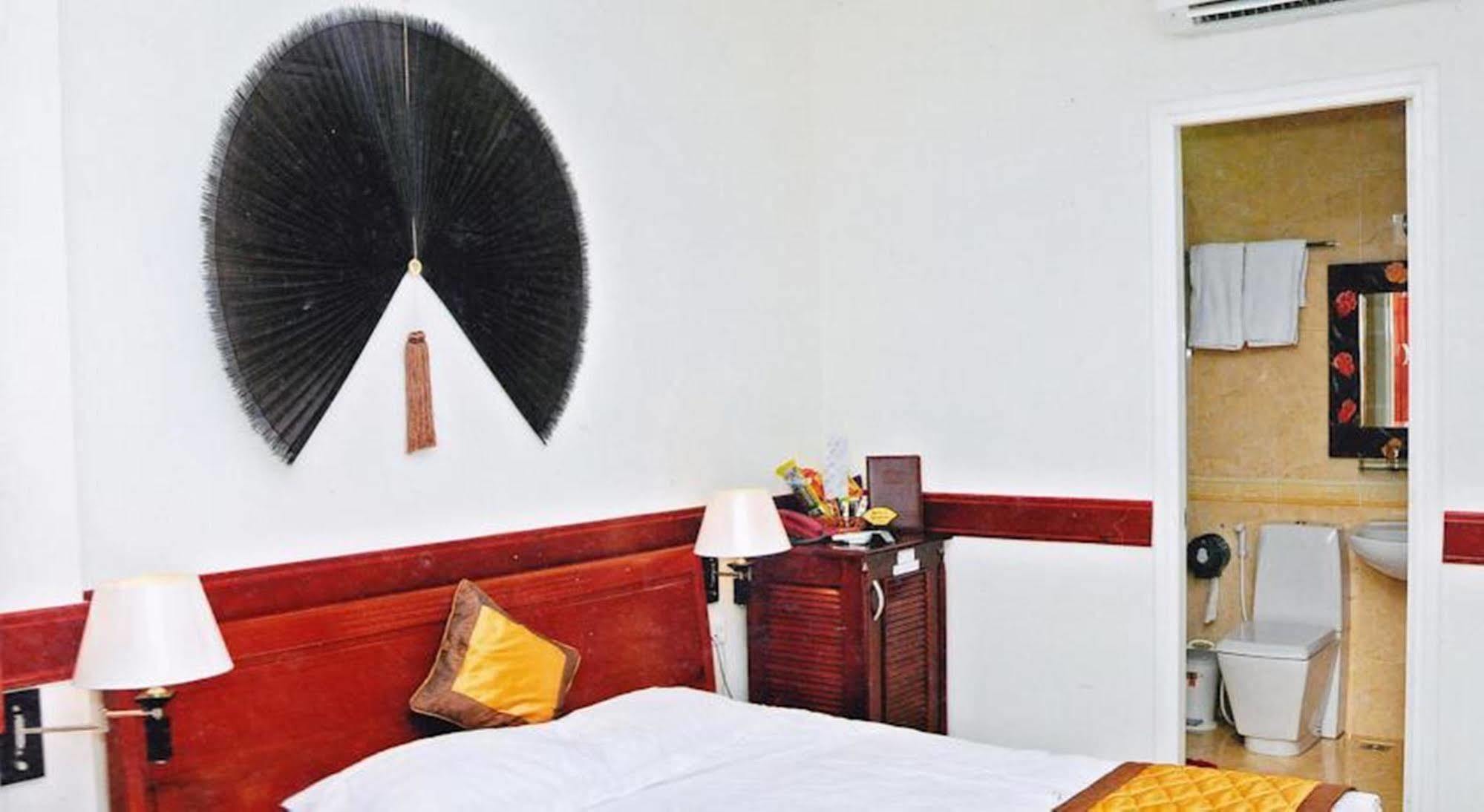 Hoang Thanh Thuy Airport Hotel 1 - Gan Am Thuc Dem Cho Hoang Hoa Tham Bandar Ho Chi Minh Luaran gambar